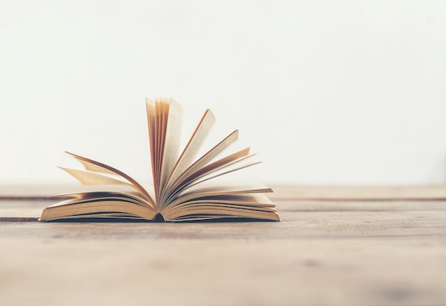 我国实行对外开放的根本目的是